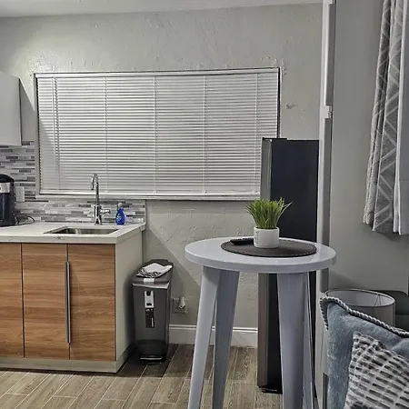 Cute Renovated Studio 4 Miles From Hard Rock Hotel Hollywood Exterior photo
