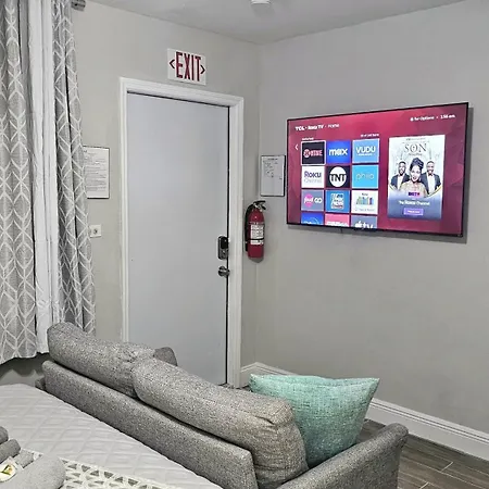 Cute Renovated Studio 4 Miles From Hard Rock Hotel Hollywood Exterior photo