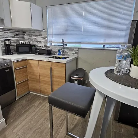 Cute Renovated Studio 4 Miles From Hard Rock Hotel Hollywood Exterior photo