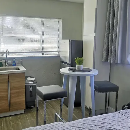 Cute Renovated Studio 4 Miles From Hard Rock Hotel Hollywood Exterior photo