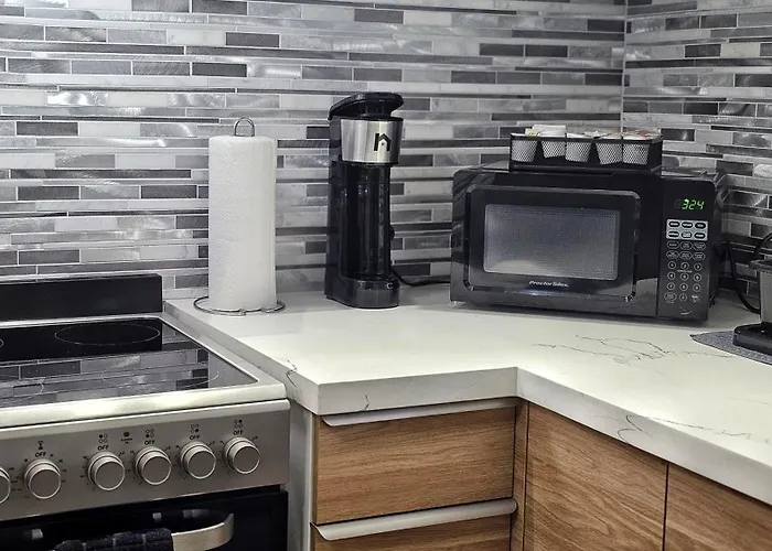 Cute Renovated Studio 4 Miles From Hard Rock Hotel