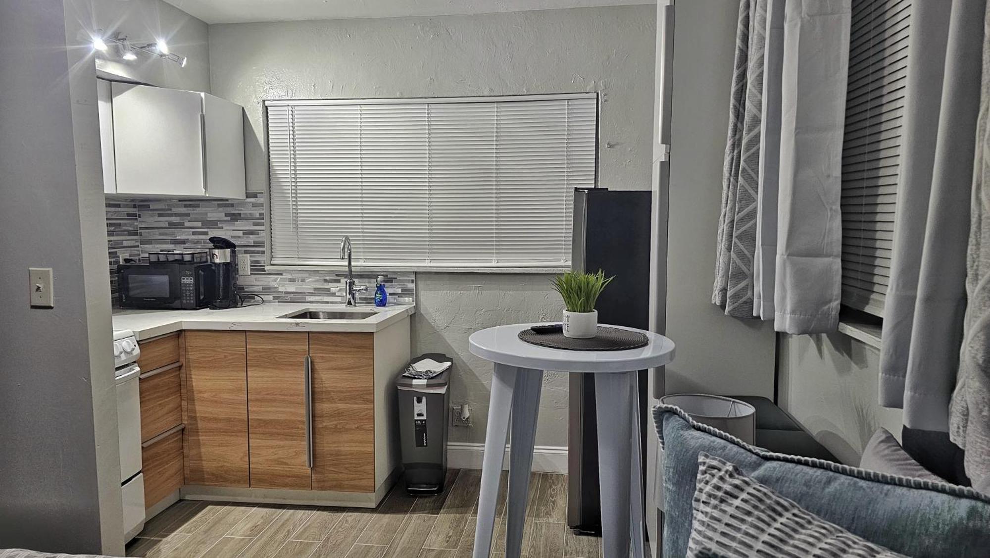 Cute Renovated 4 Miles From Hard Rock