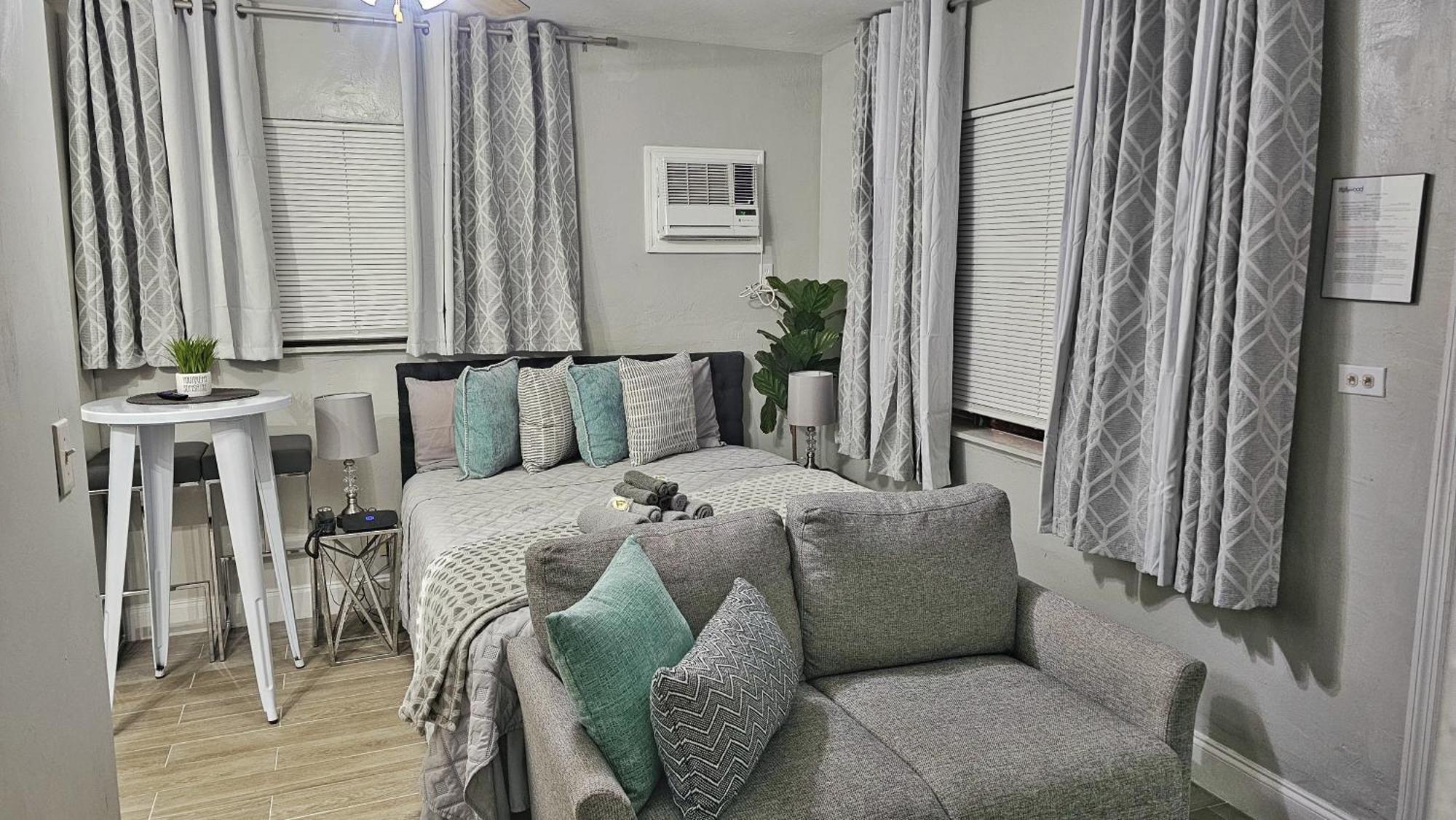 Cute Renovated 4 Miles From Hard Rock Apartment *
